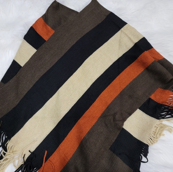 Brandnew pullover poncho - Picture 2 of 2